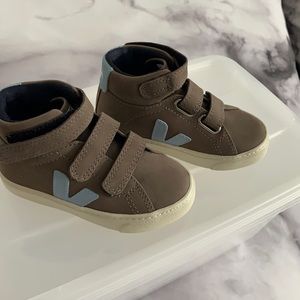 Veja suede grey and blue toddler booties